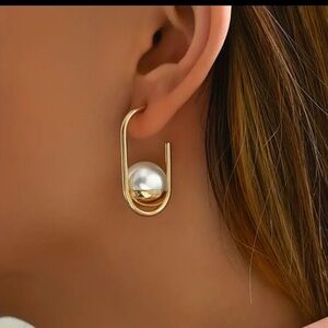 Beautiful Vintage Style Drop Oval Golden Tone, Faux Pearl Bridal Earrings